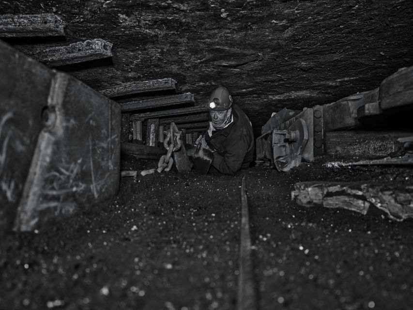Longyearbyen: Historic Coal Mine Tour at Gruve 3 - The narrow production tunnel is the tour’s defining moment