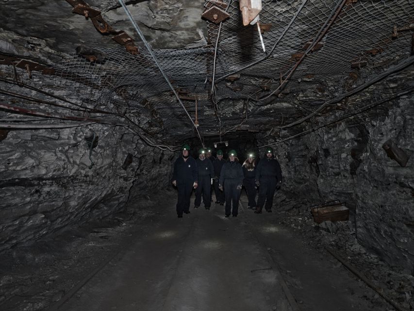 Longyearbyen: Historic Coal Mine Tour at Gruve 3 - Walking 800 meters into the old mine