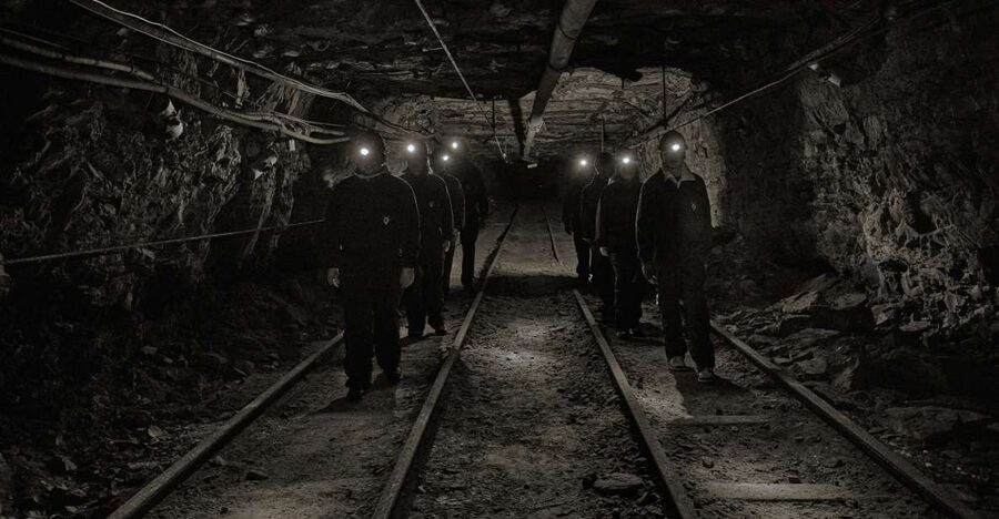 Longyearbyen: Historic Coal Mine Tour at Gruve 3 - Old workshops show the machinery miners actually used