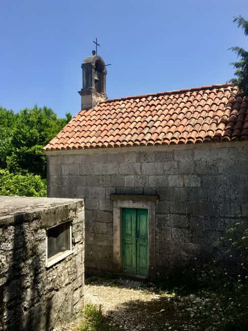 Lumbarda: Half-Day Kayaking and History with Wine delight - Badija monastery and deer on the path