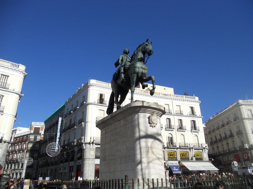 Madrid City Tour: Culture and History - Plaza de la Villa and the older city center