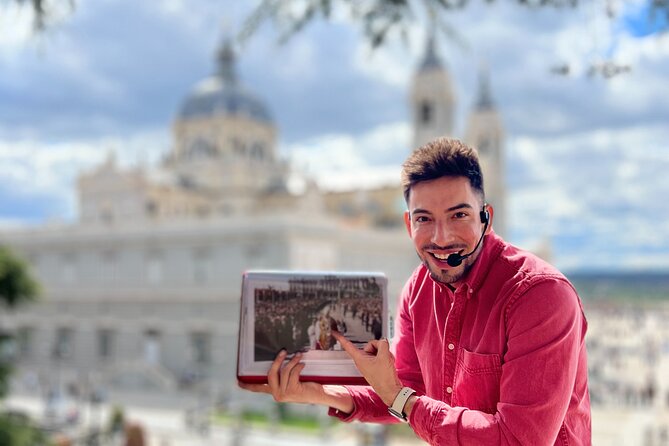 Madrid Essential: Historic Center, Plaza Mayor & Royal Palace - Arco de Cuchilleros and Madrid’s old lanes