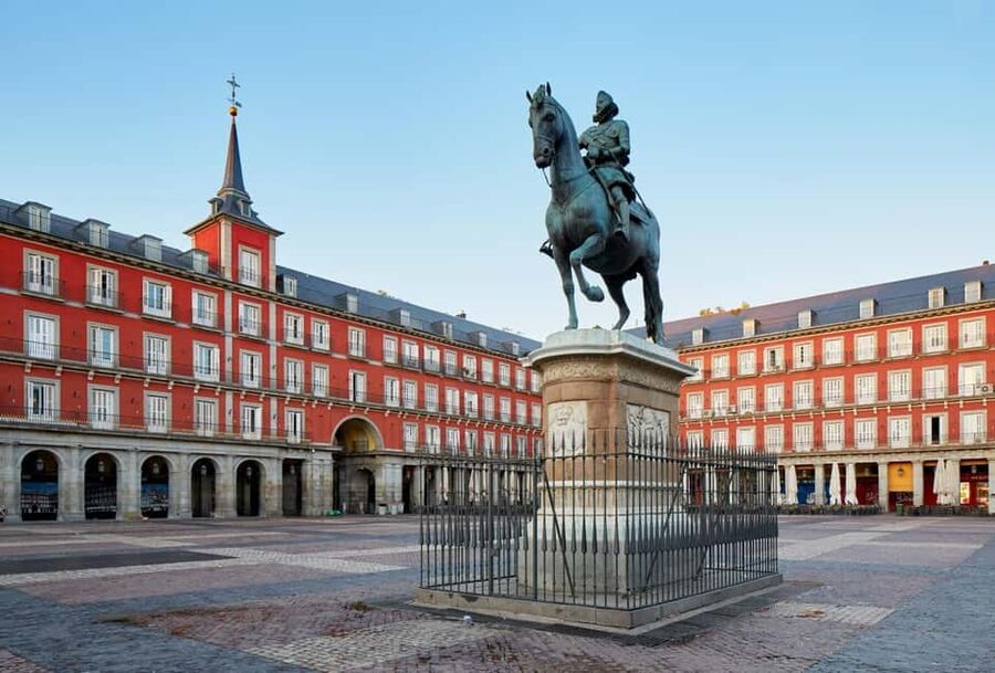 Madrid Historical in French (petit comité & private) - Plaza Mayor: Madrid’s Great Public Room