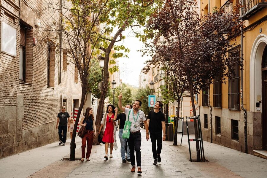 Madrid: Royal Palace, Prado Museum & Historic Center Tour - Why this four-hour Madrid route works