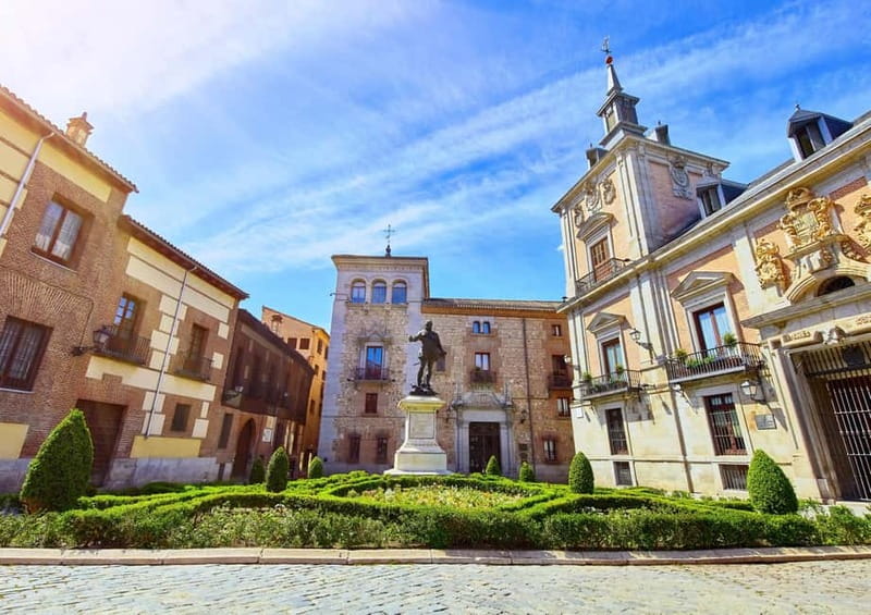 Madrid: Small-group historical walking tour - Sobrino de Botín and the San Miguel Market