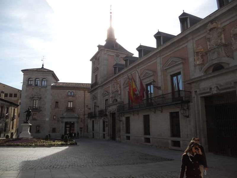 Madrid: Tour of the Historic City Center - Royal Palace and Almudena Cathedral