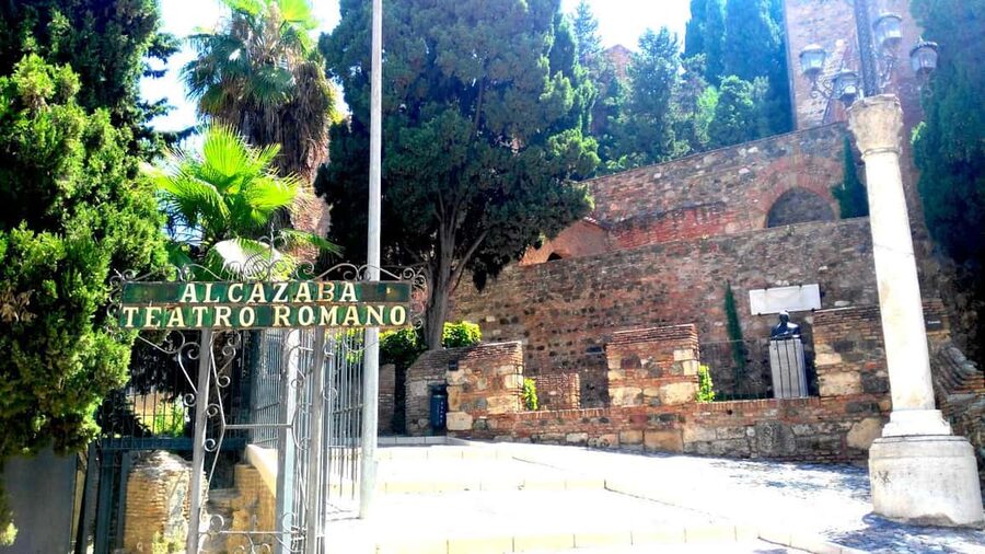 Málaga: 2h Walking Historical Tour–Art, Culture and Legends - Picasso, Plaza de la Merced, and Calle Granada