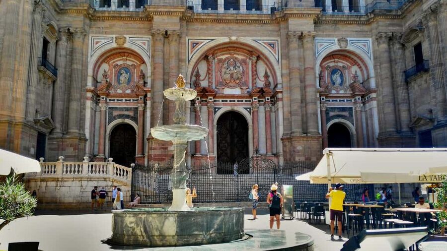 Málaga: 2h Walking Historical Tour–Art, Culture and Legends - How the timing affects the value