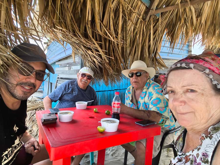 Mangroves, cultural fishing, black heritage town and lunch - Through the mangrove tunnels by canoe