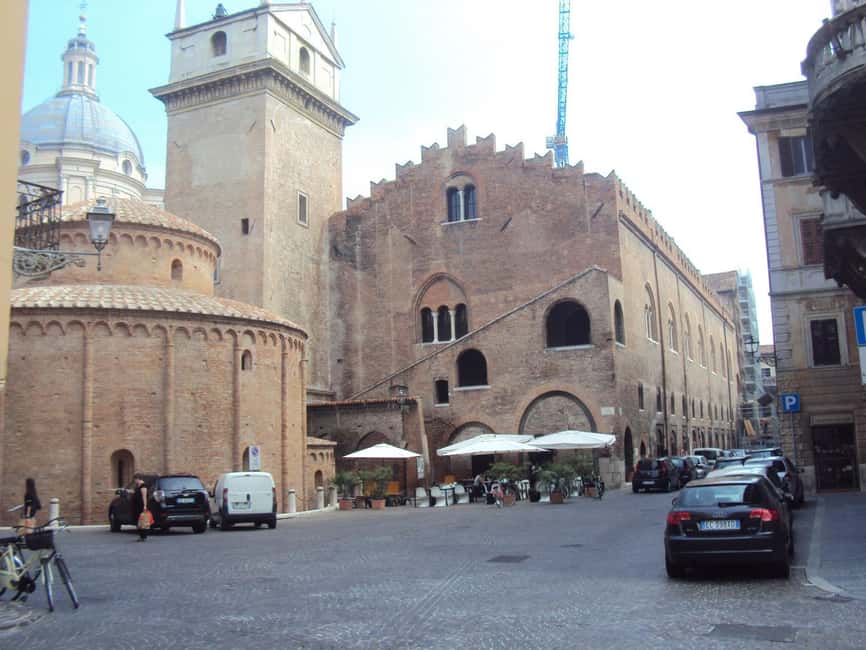 MANTOVAGANDO: Exploring Mantua's Historic Center - Piazza delle Erbe and a livelier urban setting