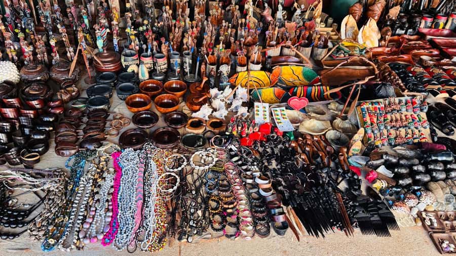 Maputo: City Tour with Historical and Cultural Highlights - Coastal road views and the bay