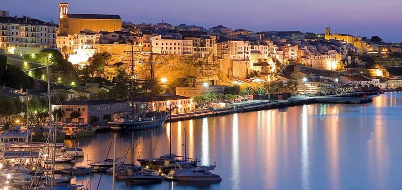 Menorca: Mahon Guided Walking Tour with History & Tastings - Ensaimada at Horno Santo Cristo