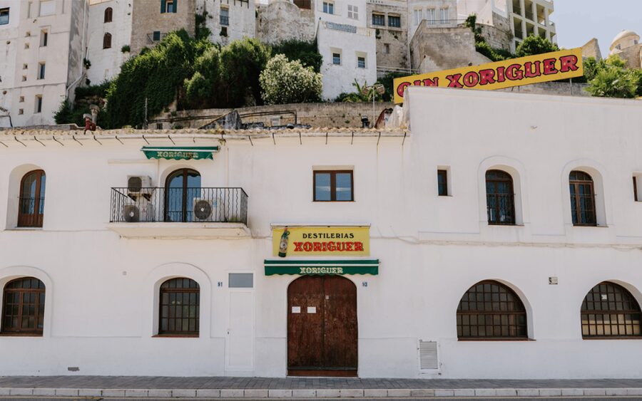 Menorca: Mahon Guided Walking Tour with History & Tastings - Gin Xoriguer at the original distillery