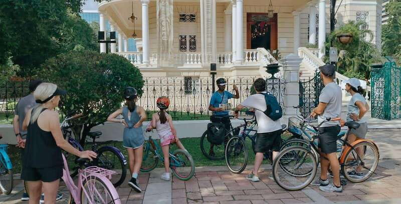 Mérida: Montejo Boulevard and Historic Center bike tour - Paseo Montejo and the Monument to the Homeland
