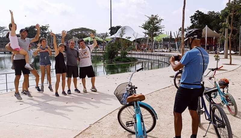 Mérida: Montejo Boulevard and Historic Center bike tour - La Plancha, the market stop, and the ride back
