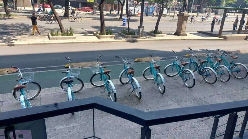 Mexico City: Chapultepec & Reforma Historic Bike Experience - The castle and the park’s historic setting