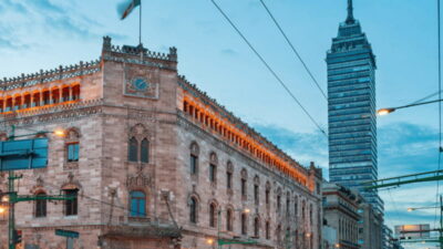 Guided walking tour through the most historic parts of the city.