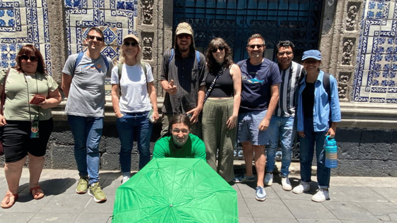 Mexico City: Guided walking tour through the most historic parts of the city. - Casa de los Azulejos and a famous city image