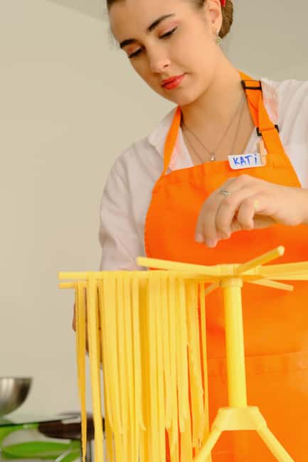 Milan: Fresh Pasta and Tiramisù Class in A Historical Home - How large is the class?