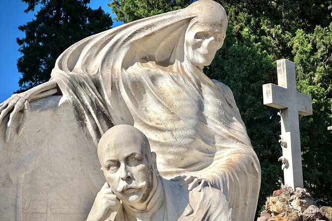 Montjuïc Cemetery Walking Tour – Hidden Art, History & Views - The ride to Cementerio de Montjuïc