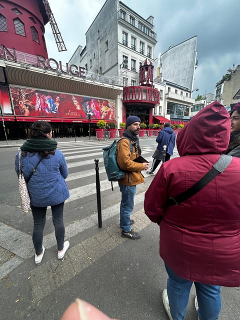 Montmartre Walking Tour: A Journey Through Art and History - Why Montmartre works best on foot