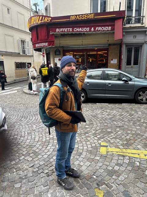 Montmartre Walking Tour: A Journey Through Art and History - Le Bateau-Lavoir and the artists of the hill