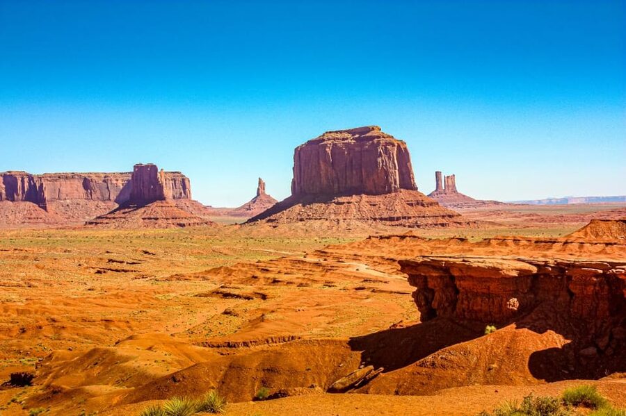 Monument Valley: Cultural Tour with Dinner and Entertainment - Dinner at Rain God Mesa as the sun drops