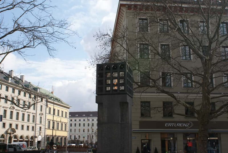 Munich and Nazi History Combination Day Tour Small Group - Returning to Marienplatz for lunch
