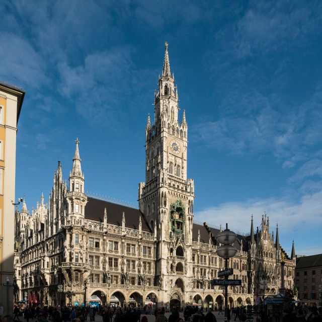 Munich: Guided Tour of the historic Town Hall on Marienplatz - What the guide adds to the experience