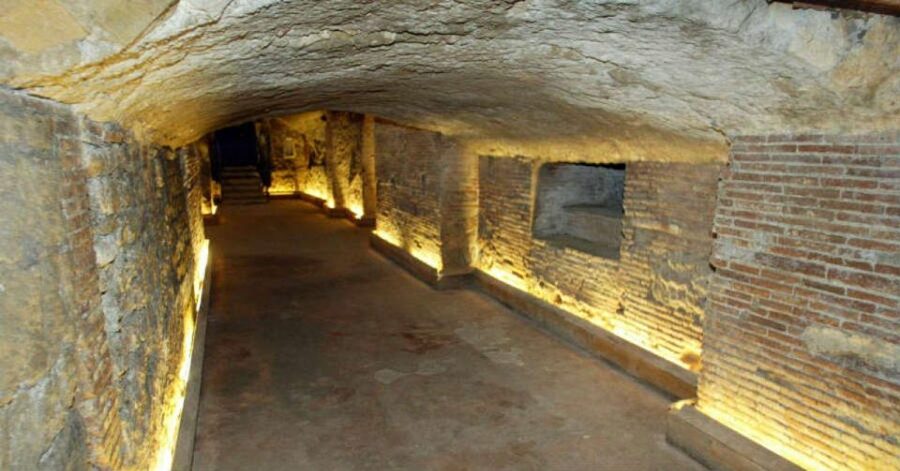 Naples: Historic Center Guided Tour with Underground Ruins - Key points to know before booking