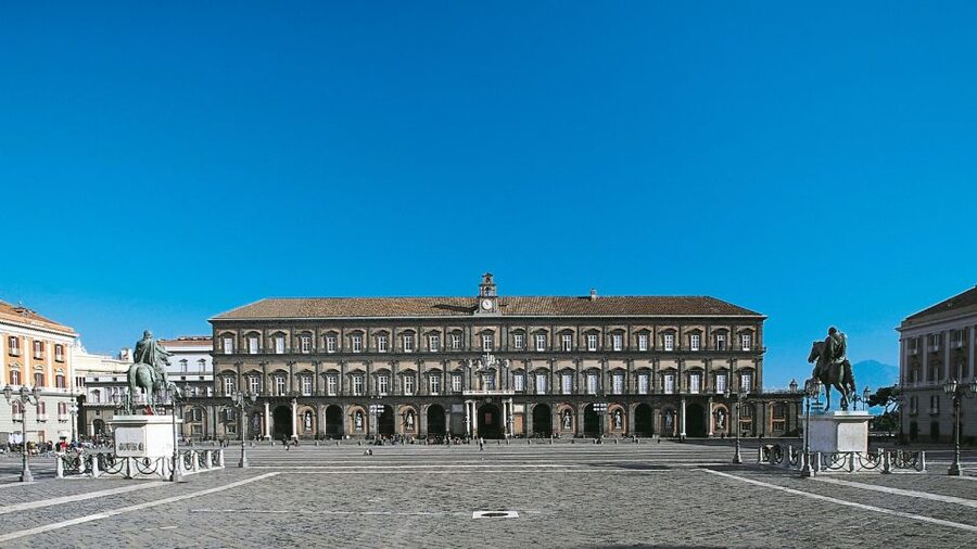 Naples: Historic Center Guided Tour with Underground Ruins - Entering the historic center through Via dei Tribunali