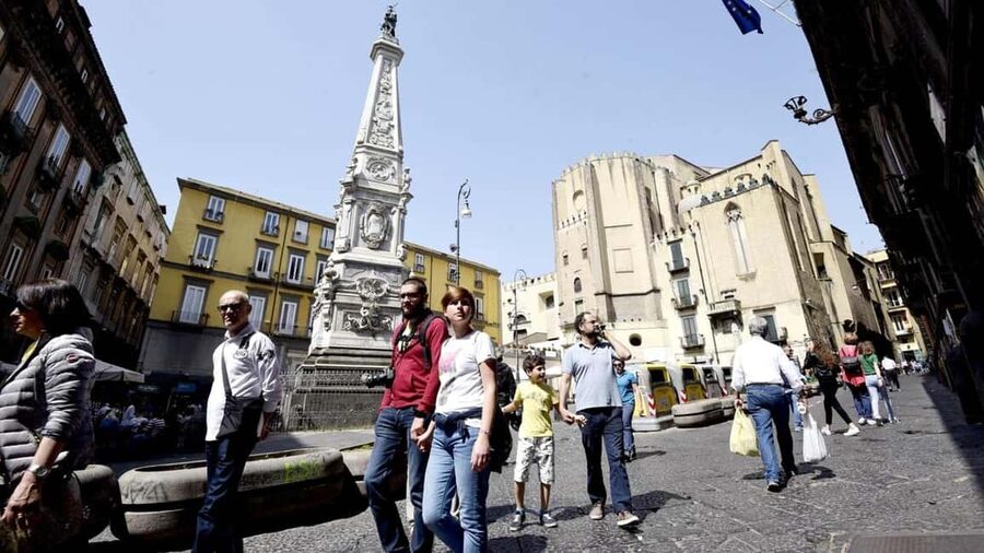 Naples: Historic Center Tour & Veiled Christ Entry Tickets - What the guide adds to the experience
