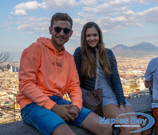 Naples Panoramic Walking Tour: From the Hills to the Center - The long descent demands honest preparation
