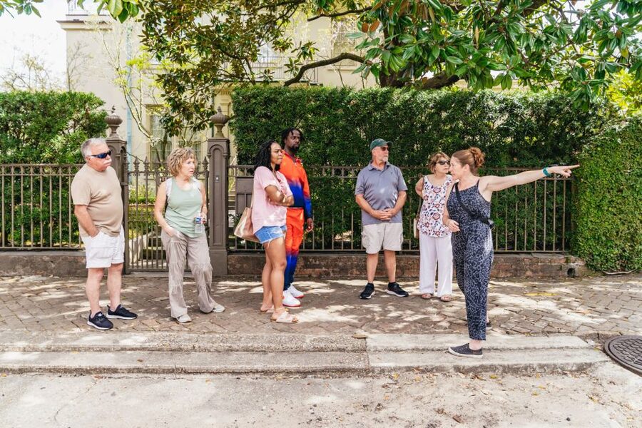 New Orleans: Garden District Food, Drinks & History Tour - Weather, walking, and group size