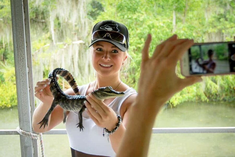 New Orleans: Swamp Boat Ride and Historic Plantation Tour - Leaving New Orleans from Toulouse Street