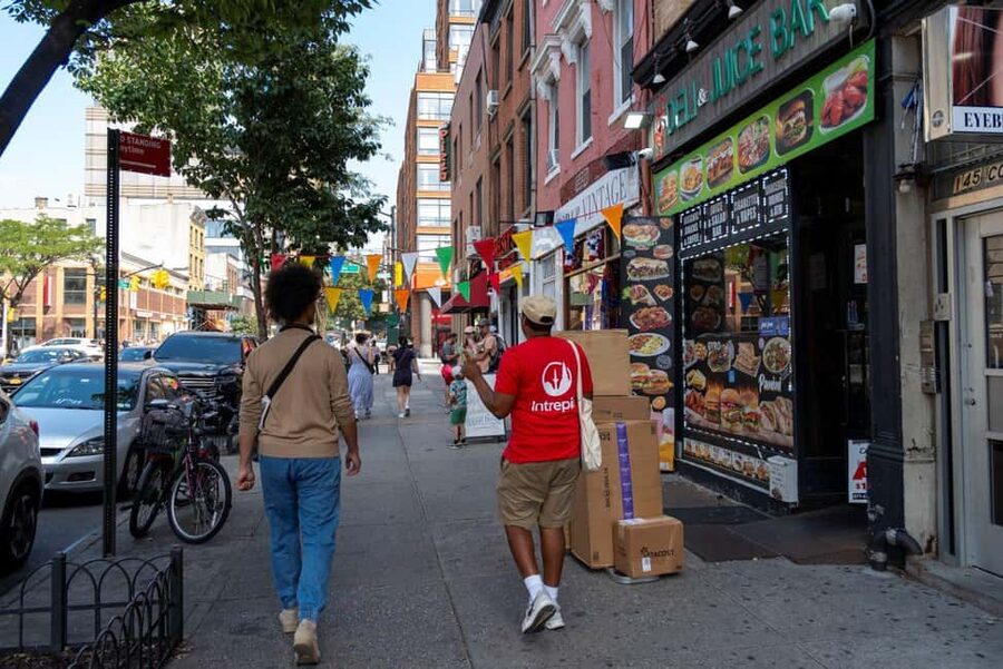 NYC: Brownstone Brooklyn History, Culture and Food Tour - Carroll Gardens, Italian traditions, and brownstone streets