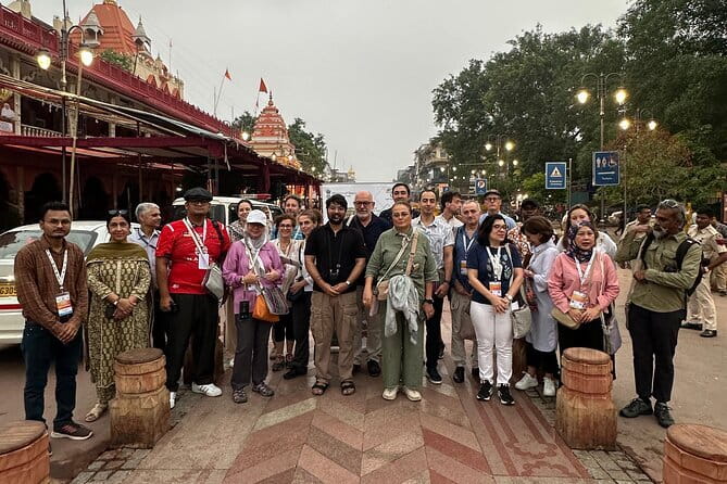 Old Delhi Walking Tour: Food, Culture & Spice Bazaars - Naughara’s nine houses and a quieter pause