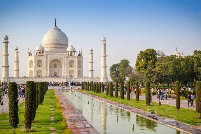 Old Delhi Walking Tour: Food, Culture & Spice Bazaars - Guides, timing, and the human side of the walk