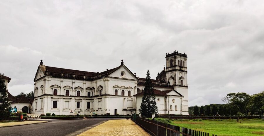 Old Goa: Walking Tour of Heritage Churches - Se Cathedral and Old Goa’s monumental scale