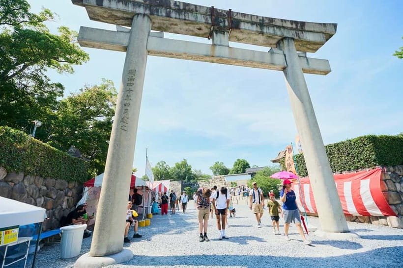 Osaka: Castle History Walking Tour / Castle Tower Admission - What the guides do well