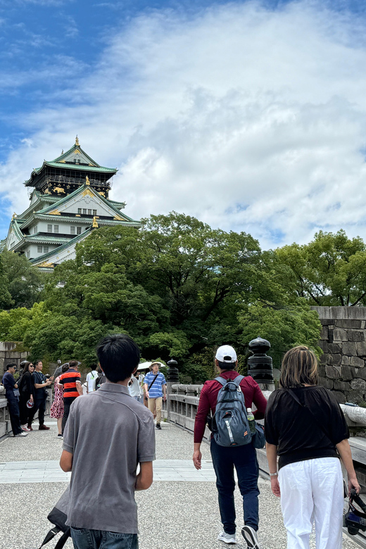 Osaka: Osaka Castle & Historical Museum Guided Tour - Hokoku Shrine and the memory of Hideyoshi