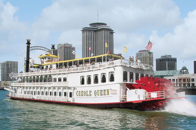 Paddlewheeler Creole Queen Historic Mississippi River Cruise - The first cruise: city views and port life