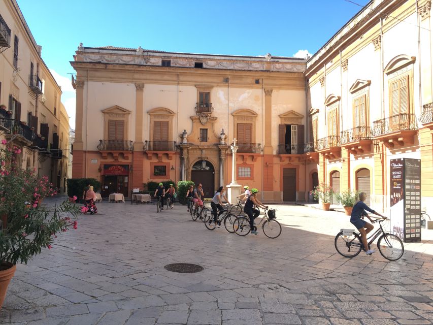 Palermo: Historic Center Guided Bike Tour with Food Tasting - Why a bicycle works so well in Palermo