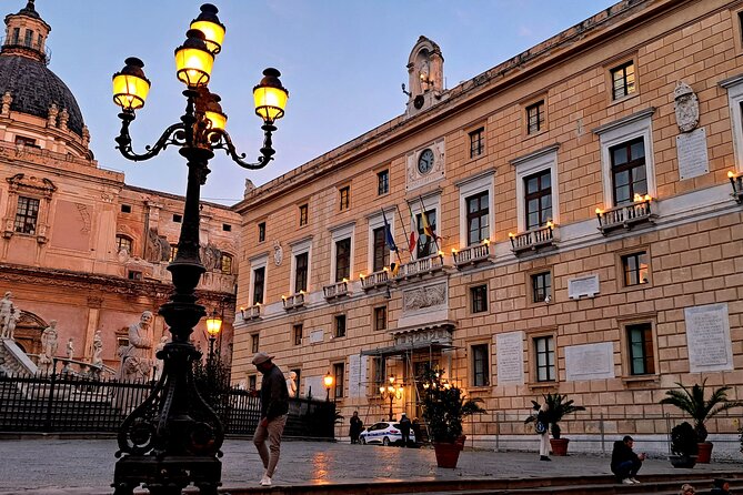 Palermo in 2 hours Main monuments and historic markets - The ancient Cassaro gives you Palermo’s oldest main street