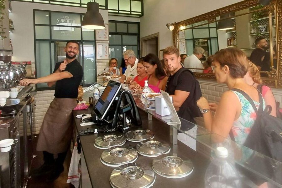 Palermo: Walking Tour of Historic Markets and Monuments - The walking pace, clothing, and language