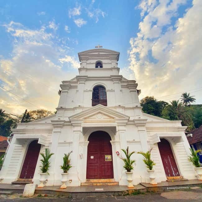 Panaji: Heritage Walking Tour in Fontainhas Latin Quarter - Rua São Tomé, chapels, and colorful lanes