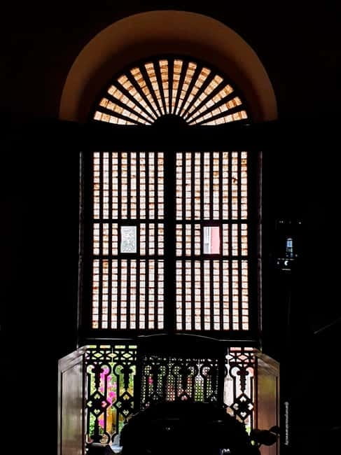 Panaji: Heritage Walking Tour in Fontainhas Latin Quarter - Entering an Indo-Portuguese mansion