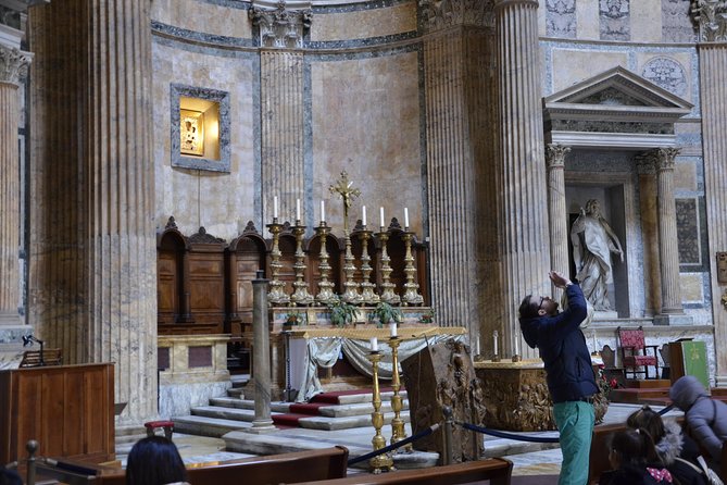 Pantheon Elite Guided Tour - Rome's Iconic Ancient Temple - Inside the Pantheon: one room, many centuries