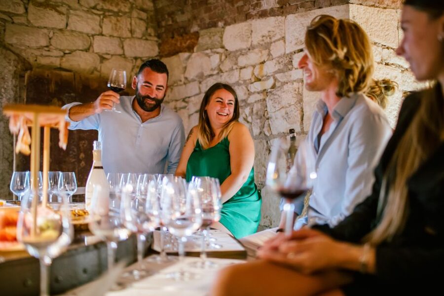 Pastrengo: Lake Garda Wine & Food Tasting in Historic Fort - Group size and language deserve attention