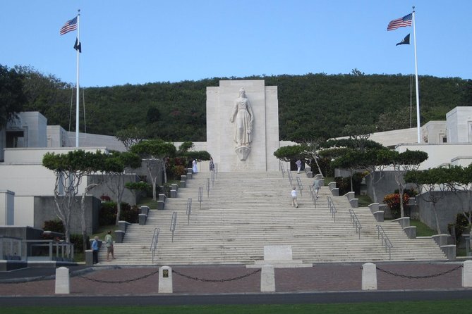 Pearl Harbor History Remembered Tour from Ko Olina - The drive from Ko Olina through Honolulu